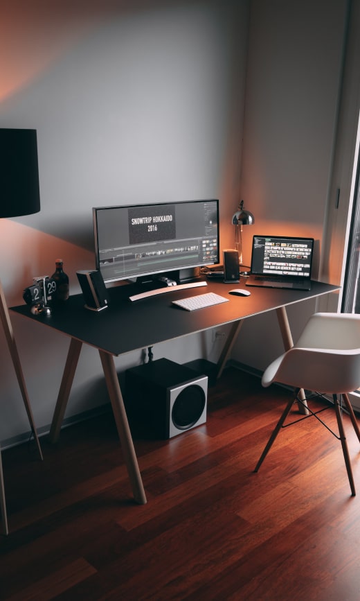 elegant-desk-setup-img-opt - Roznev